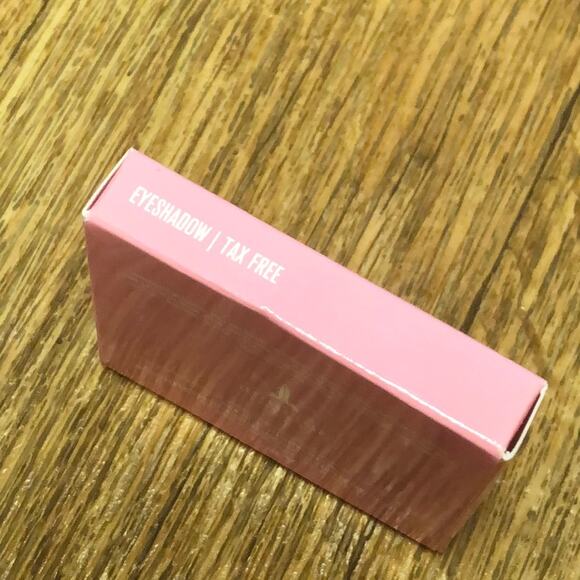 Jeffree Star Artistry Single in Tax Free Shade Gold Shimmer Metallic Eyeshadow - Picture 4 of 5